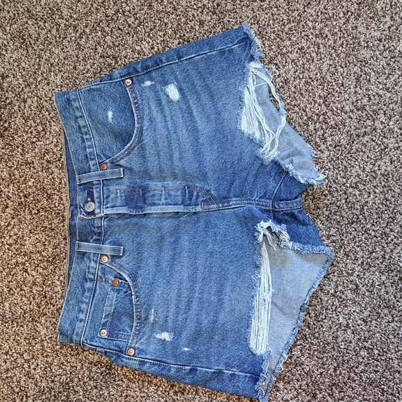 Levi's Pants - Women's Levi's Premium 501 Button Fly Size 28 Medium Wash